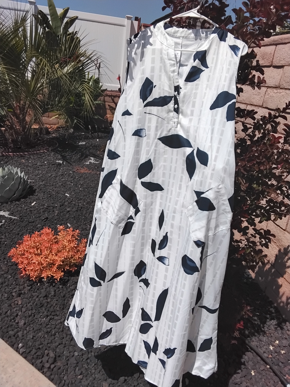 Source Unknown White Maxi Dress with Black Leaf Print - Picture 4 of 8